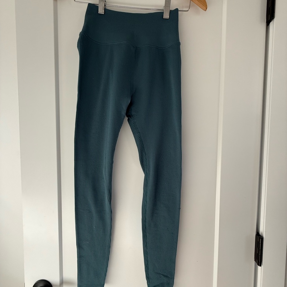Spiritual Gangster Blue Leggings Sleek Athletic Style